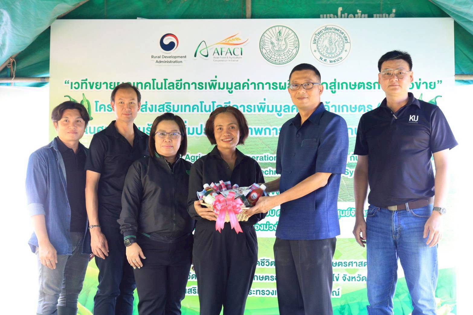 กองวิจัยและพัฒนางานส่งเสริมการเกษตร ลงพื้นที่เพื่อติดตามการดำเนินงานโครงการศูนย์เรียนรู้การเพิ่มประสิทธิภาพการผลิตสินค้าเกษตร (ศพก.) และติดตามให้คำแนะนำการดำเนินโครงการส่งเสริมเทคโนโลยีการเพิ่มมูลค่าสินค้าเกษตรในศูนย์เรียนรู้การเพิ่มประสิทธิภาพการผลิตสินค้าเกษตร (ศพก.) ตามความร่วมมือ AFACI กับ กรมส่งเสริมการเกษตร